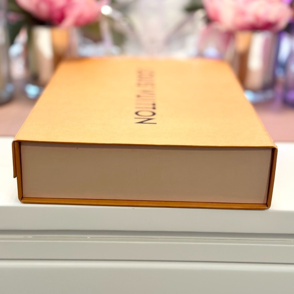 Louis Vuitton Magnetic Closure Box - Picture 3 of 10